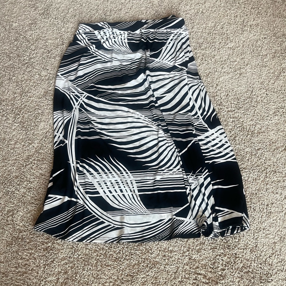 Avenue Maxi skirt. Black and white pattern. Elastic waist for easy pull on style